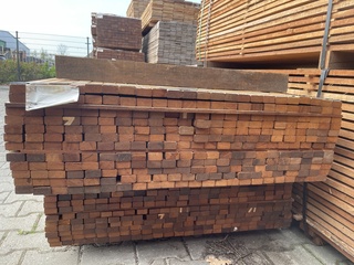 Ca. 276x Angelim Pedra Latten Geschaafd , 21x40mm, lengte 365cm